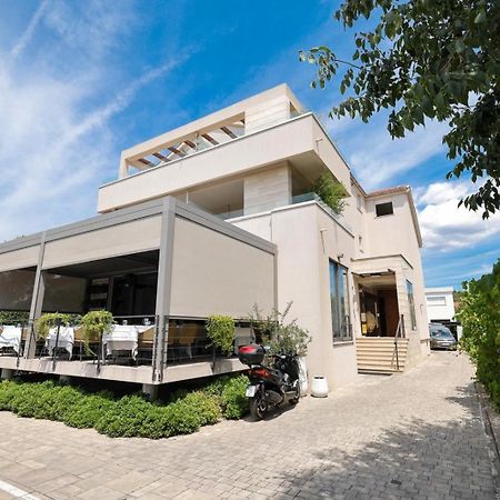Rooms & Restaurant Matanovi Dvori Sukosan Bagian luar foto