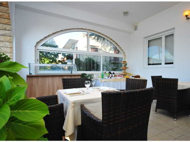 Rooms & Restaurant Matanovi Dvori Sukosan Bagian luar foto