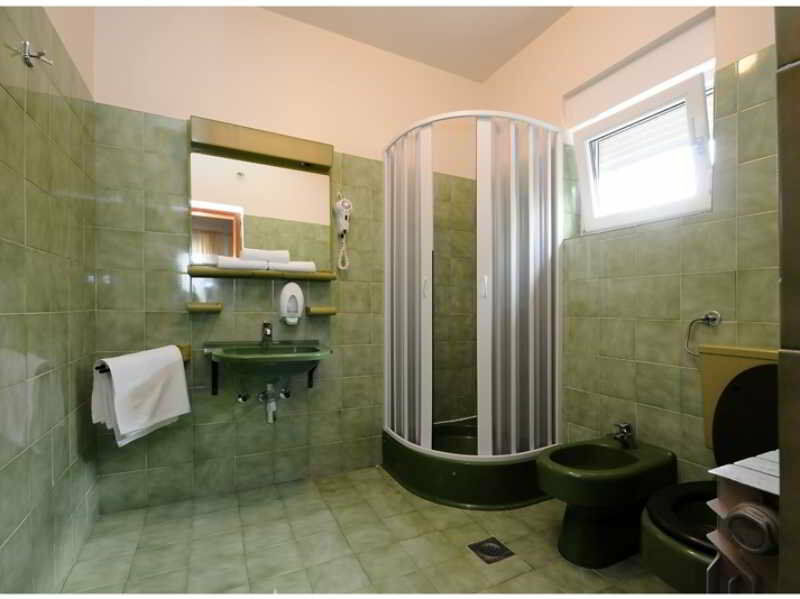 Rooms & Restaurant Matanovi Dvori Sukosan Bagian luar foto